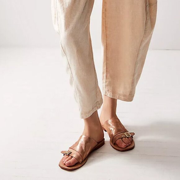 🎉LAST CHANCE🎉 FREE PEOPLE Mila Minimal Flat Sandals / Rose Gold - Picture 2 of 10